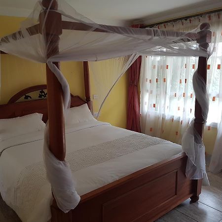 Hippo Safaris Resort Найваша Екстериор снимка