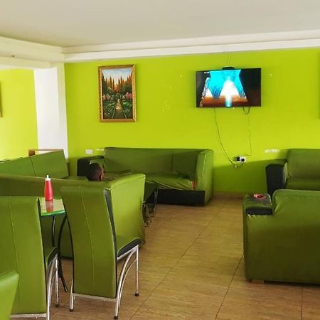 Hippo Safaris Resort Найваша Екстериор снимка