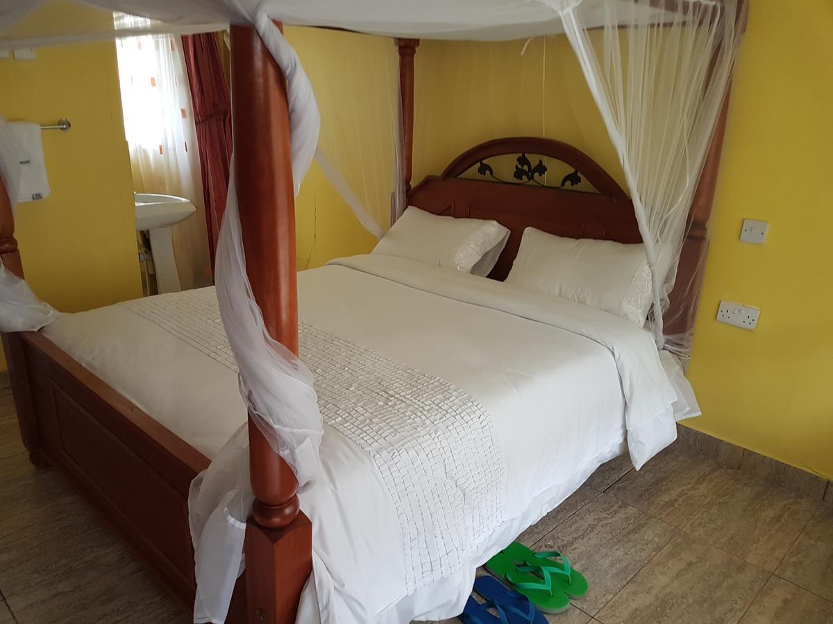 Hippo Safaris Resort Найваша Екстериор снимка