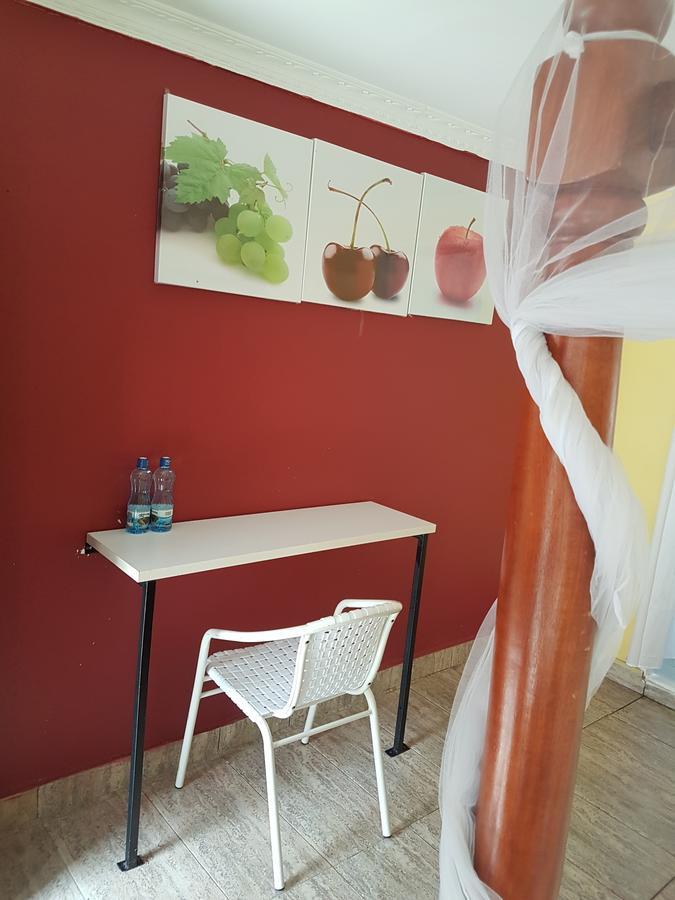 Hippo Safaris Resort Найваша Екстериор снимка