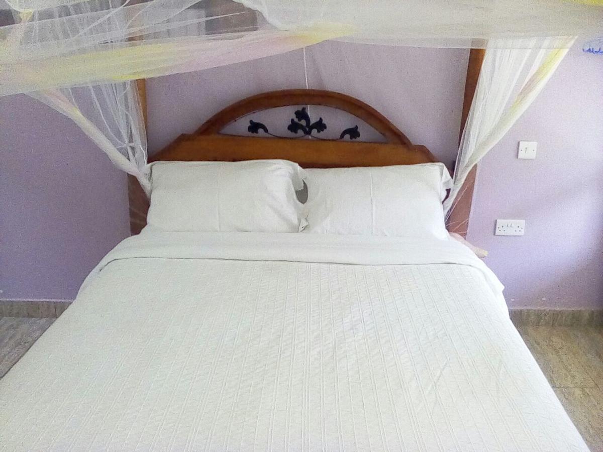 Hippo Safaris Resort Найваша Екстериор снимка
