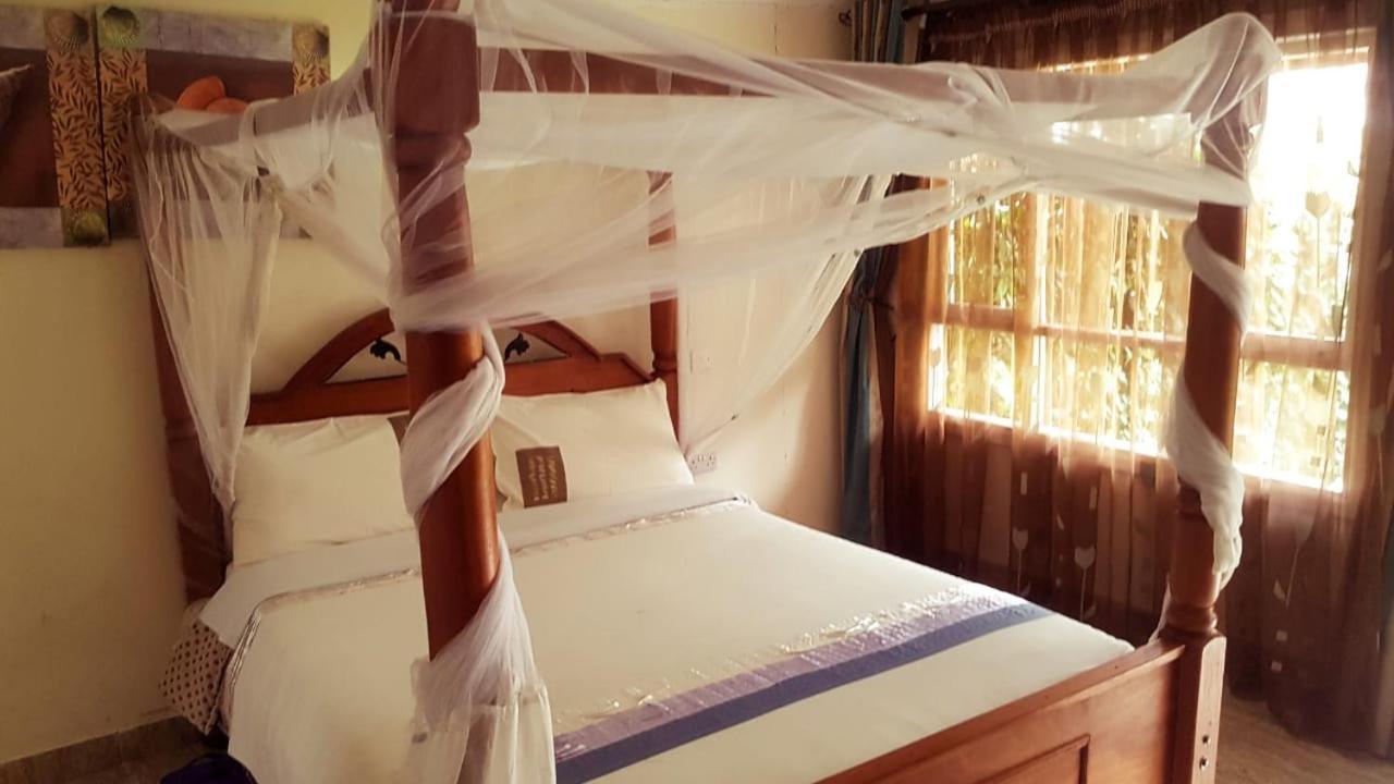 Hippo Safaris Resort Найваша Екстериор снимка